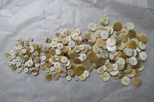 onnellinen horn buttons