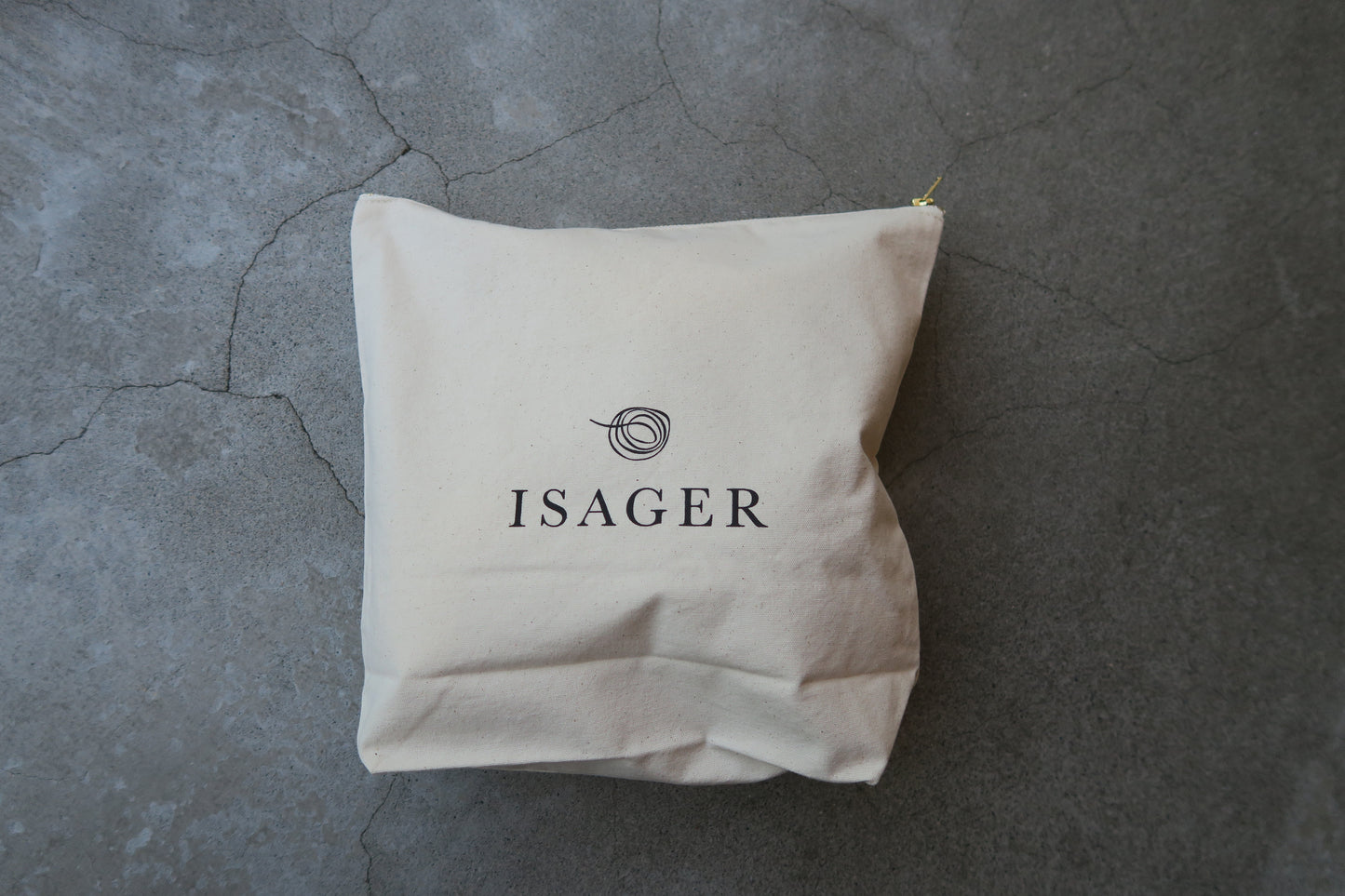 denmark---Isager　ファスナー付pouch