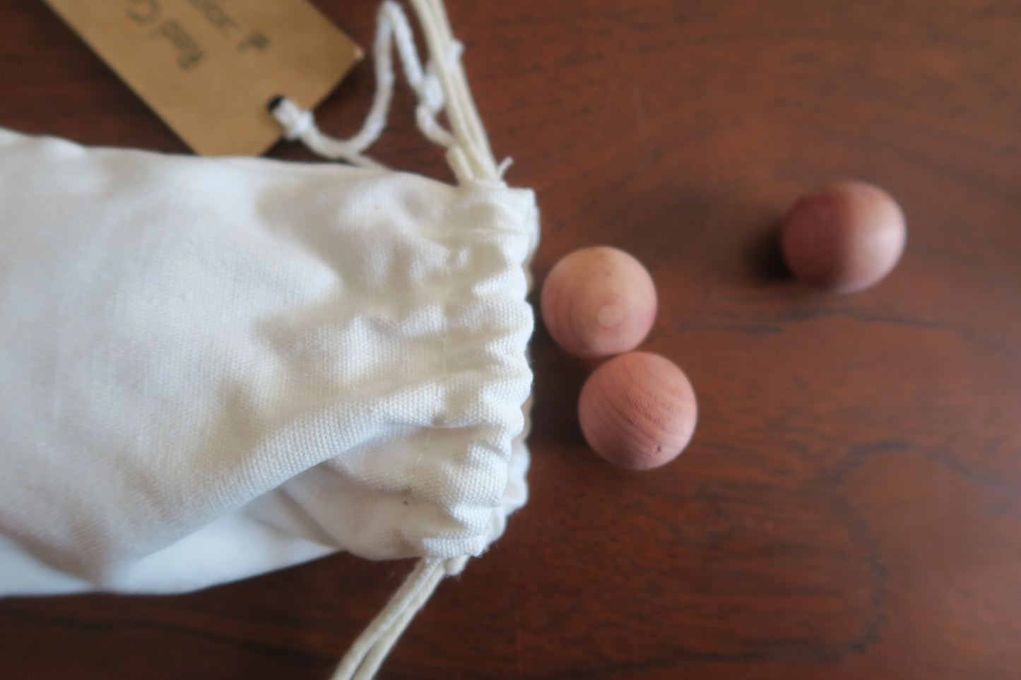 sweden---RED　cedarwood---iris hantverk