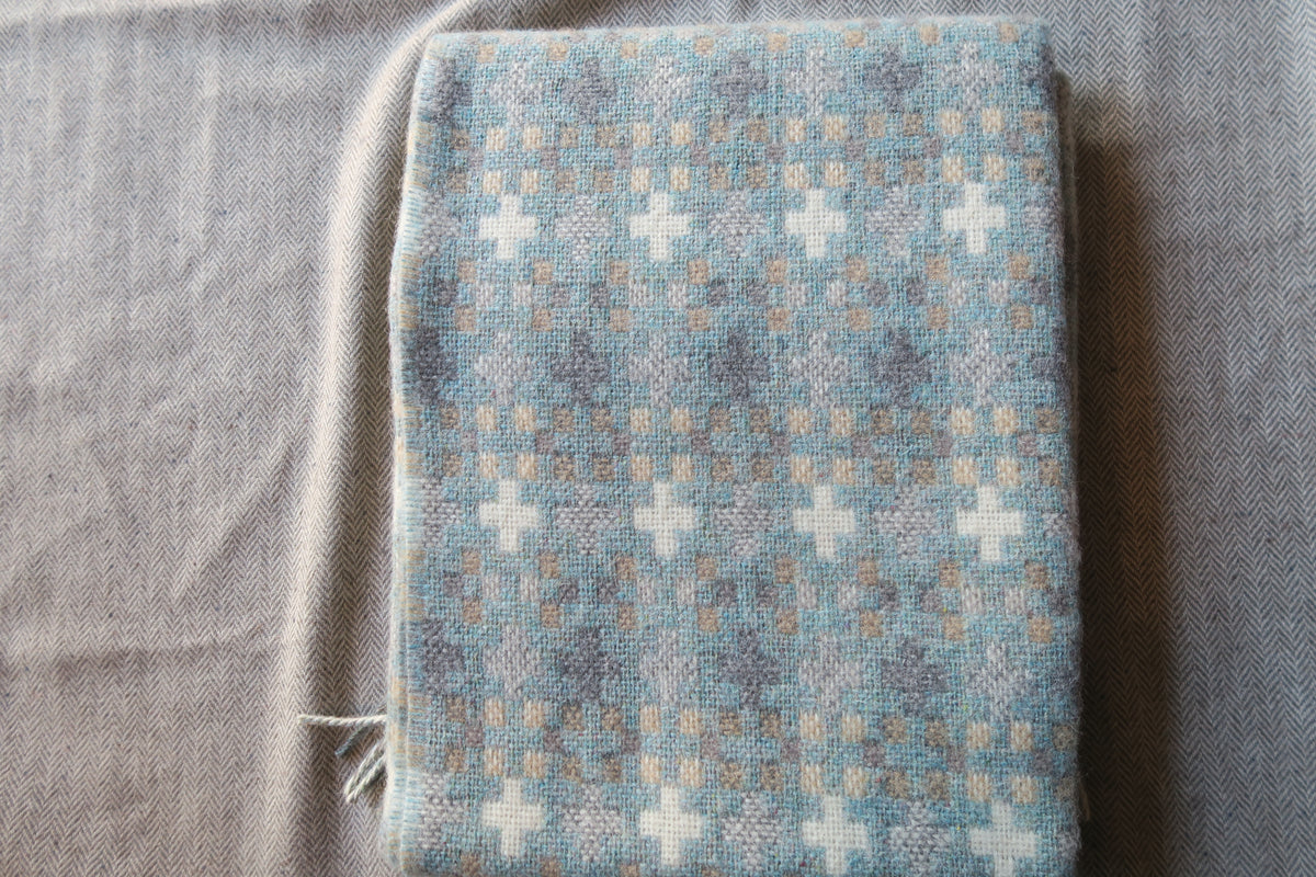 yorkshire  england---wool blankets--room&bobbin